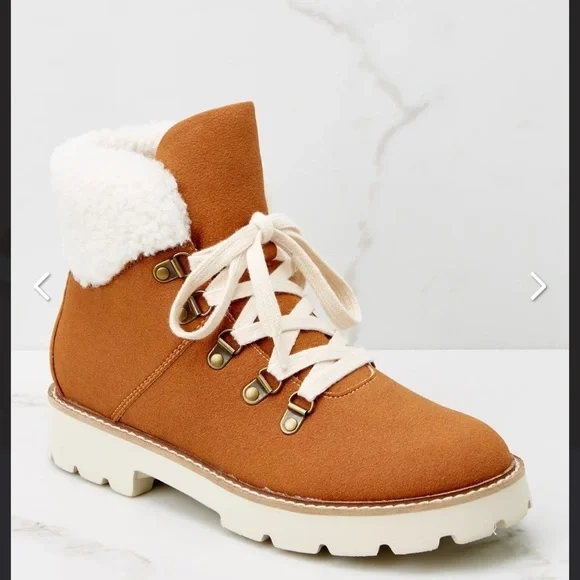 NIB Cognac Sherling trim lug lace up boot - Picture 4 of 12